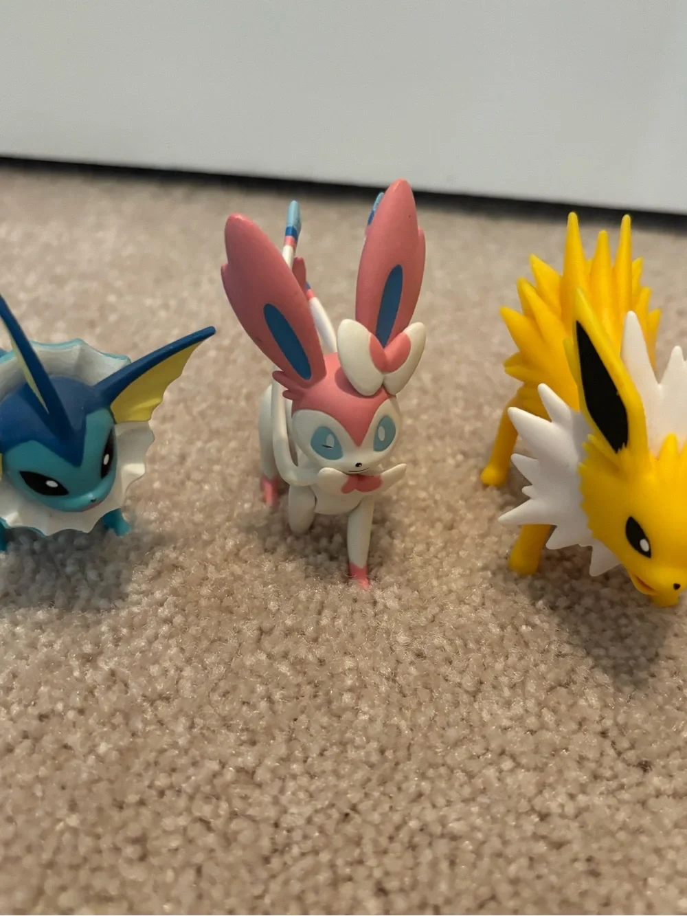 Pokemon Tomy Evee Evolution Posable  VaporeonJolteon Sylveon Espeon Toy Figures